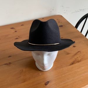 Avenue 9 women’s fedora.
